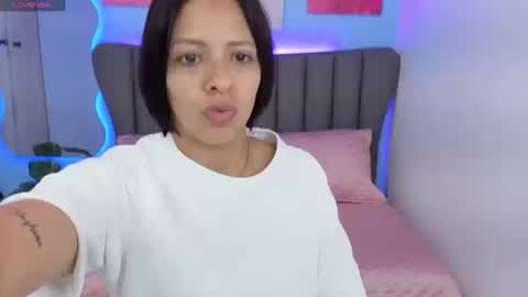 Snapshot of aria_russo chatting on 14, 11, 2025 Aria online show from 14, 11, 2025