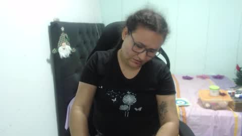 ...Ariana... online show from 20, 11, 2025