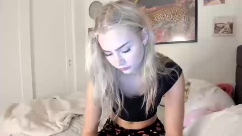 Snapshot of ariah_is_blonde chatting on 10, 10, 2025 Ariah online show from 10, 10, 2025