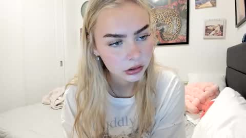 Snapshot of ariah_is_blonde chatting on 13, 11, 2025 Ariah online show from 13, 11, 2025