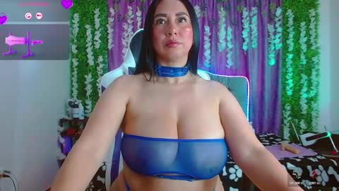 Snapshot of ariana_lopez22 chatting on 8, 11, 2025 Ariana online show from 8, 11, 2025