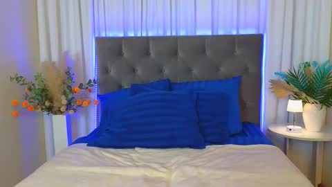 Snapshot of ariana_petite chatting on 8, 3, 2026 Ariana online show from 8, 3, 2026