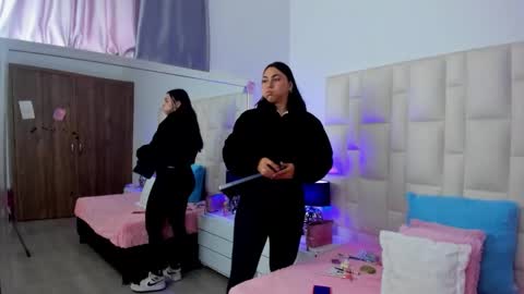  ariana  online show from 12, 11, 2025