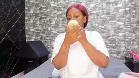 Snapshot of arianaablack chatting on 23, 10, 2025 Ariana online show from 23, 10, 2025