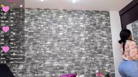 Snapshot of arianaablack chatting on 28, 10, 2025 Ariana online show from 28, 10, 2025