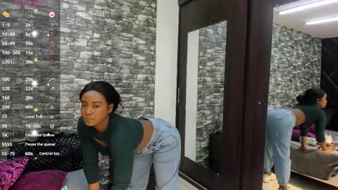 Snapshot of arianaablack chatting on 31, 10, 2025 Ariana online show from 31, 10, 2025