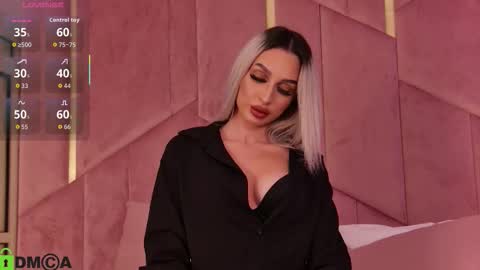 Snapshot of ariannalure chatting on 11, 10, 2025 Arianna online show from 11, 10, 2025