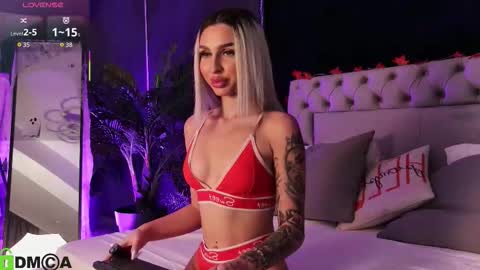 Snapshot of ariannalure chatting on 1, 11, 2025 Arianna online show from 1, 11, 2025