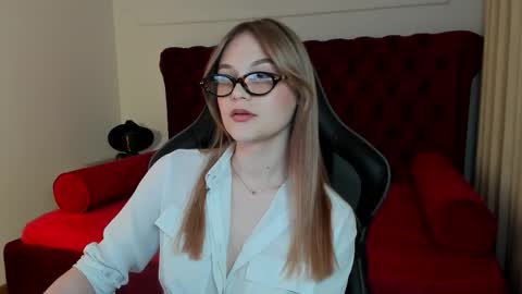 Snapshot of ariawell chatting on 3, 10, 2025 Aria online show from 3, 10, 2025