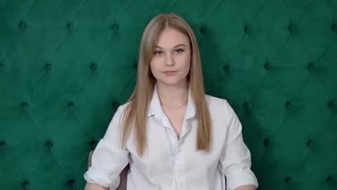 Snapshot of ariawell chatting on 7, 10, 2025 Aria online show from 7, 10, 2025