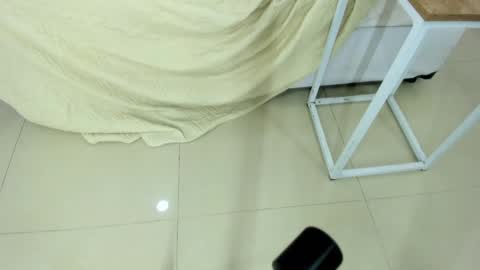 ariela__ online show from 10, 1, 2025