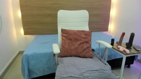 ariela__ online show from 12, 2, 2025