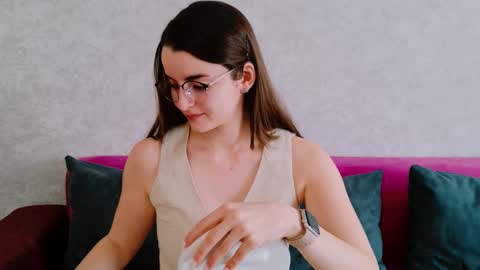 Snapshot of arielstonks_lovee chatting on 4, 12, 2025 arielstonks_lovee online show from 4, 12, 2025