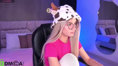 Ari  online show from 30, 10, 2025