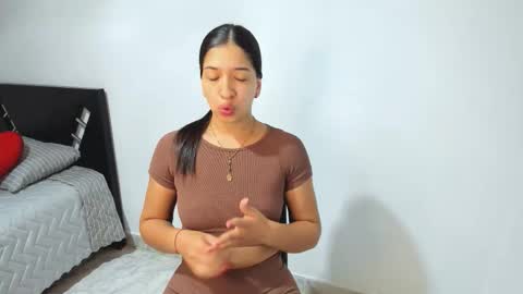 Snapshot of aristena_01 chatting on 25, 11, 2025 aristena_01 online show from 25, 11, 2025