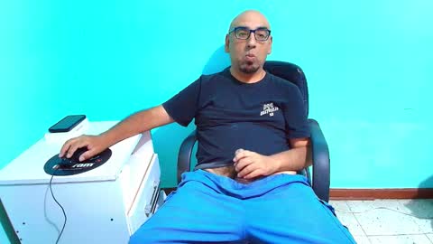 arnelux72 online show from 1, 2, 2026