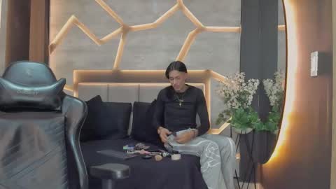 Arohom Lester online show from 16, 11, 2025