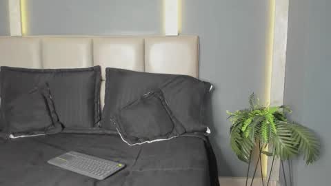 Arohom Lester online show from 3, 12, 2025