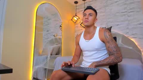 Snapshot of aron_bolt chatting on 19, 10, 2025 ARON BOLT online show from 19, 10, 2025