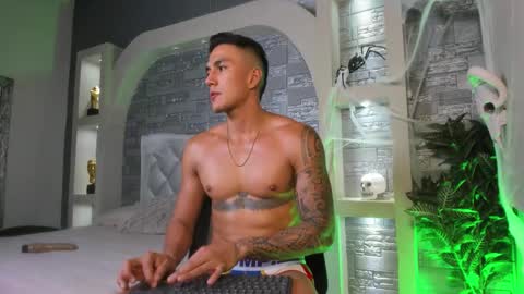 Snapshot of aron_bolt chatting on 26, 10, 2025 ARON BOLT online show from 26, 10, 2025