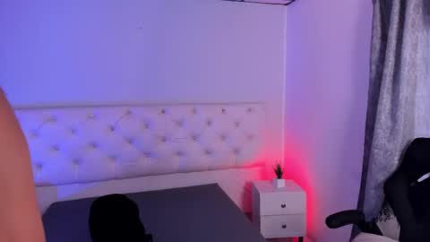 Snapshot of aron_cruz12 chatting on 11, 11, 2025 Aron cruz online show from 11, 11, 2025