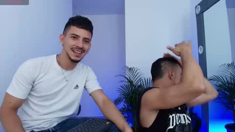 Snapshot of aron_santoro1 chatting on 6, 11, 2025 Aron Santoro online show from 6, 11, 2025