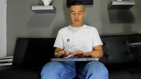 AROON HOT online show from 2, 2, 2026