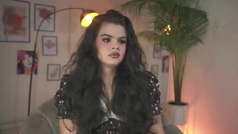 Chloe  online show from 20, 11, 2025