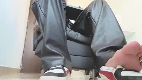 Snapshot of arteemiis chatting on 28, 10, 2025 online show from 28, 10, 2025