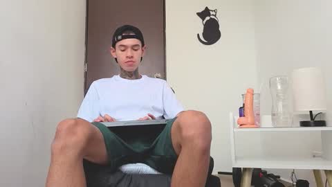 Snapshot of arteemiis chatting on 18, 11, 2025 online show from 18, 11, 2025