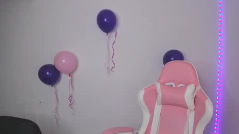 Snapshot of arthemiss033 chatting on 17, 11, 2025 Val online show from 17, 11, 2025