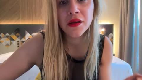 Snapshot of artsyandcraftsy_ chatting on 9, 10, 2025 MIA online show from 9, 10, 2025