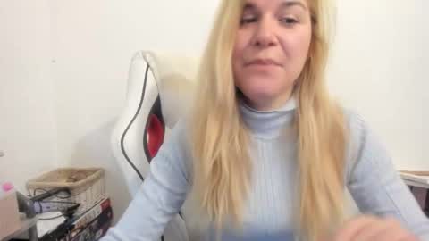 Snapshot of artsyandcraftsy_ chatting on 11, 10, 2025 MIA online show from 11, 10, 2025