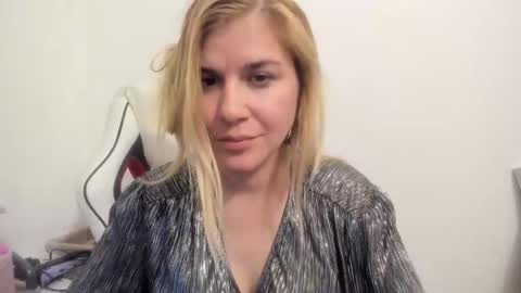 Snapshot of artsyandcraftsy_ chatting on 14, 10, 2025 MIA online show from 14, 10, 2025