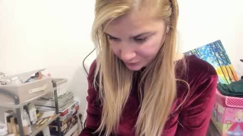 Snapshot of artsyandcraftsy_ chatting on 18, 10, 2025 MIA online show from 18, 10, 2025