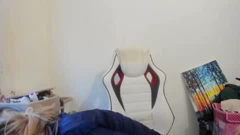 Snapshot of artsyandcraftsy_ chatting on 20, 10, 2025 MIA online show from 20, 10, 2025