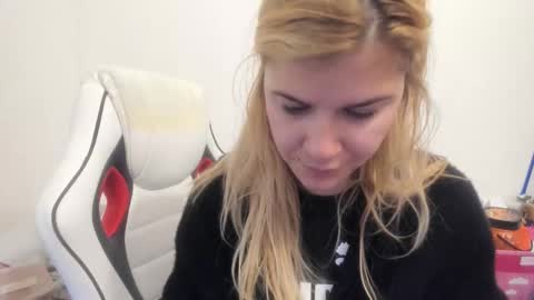 Snapshot of artsyandcraftsy_ chatting on 3, 11, 2025 MIA online show from 3, 11, 2025