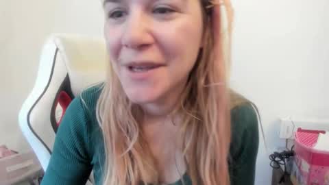 Snapshot of artsyandcraftsy_ chatting on 7, 11, 2025 MIA online show from 7, 11, 2025