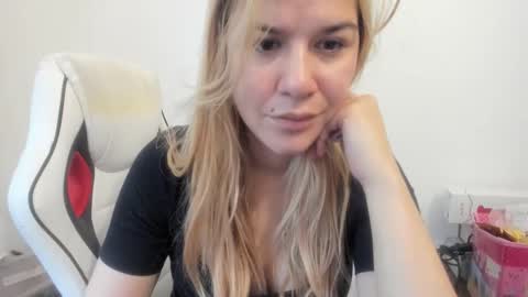 Snapshot of artsyandcraftsy_ chatting on 8, 11, 2025 MIA online show from 8, 11, 2025