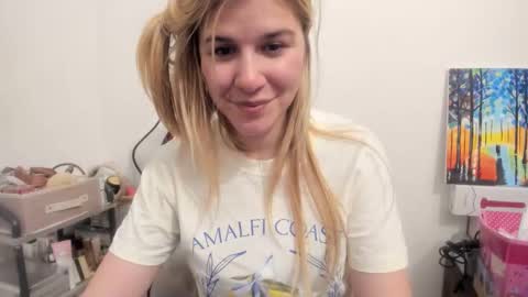 Snapshot of artsyandcraftsy_ chatting on 10, 11, 2025 MIA online show from 10, 11, 2025