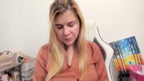 Snapshot of artsyandcraftsy_ chatting on 12, 11, 2025 MIA online show from 12, 11, 2025