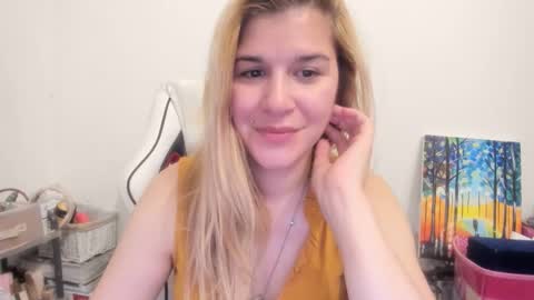 Snapshot of artsyandcraftsy_ chatting on 15, 11, 2025 MIA online show from 15, 11, 2025