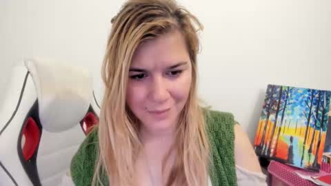 Snapshot of artsyandcraftsy_ chatting on 21, 11, 2025 MIA online show from 21, 11, 2025