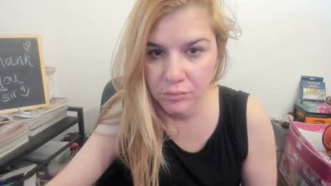 Snapshot of artsyandcraftsy_ chatting on 8, 3, 2026 MIA online show from 8, 3, 2026