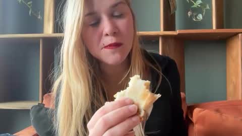 Snapshot of artsyandcraftsy_ chatting on 9, 3, 2026 MIA online show from 9, 3, 2026