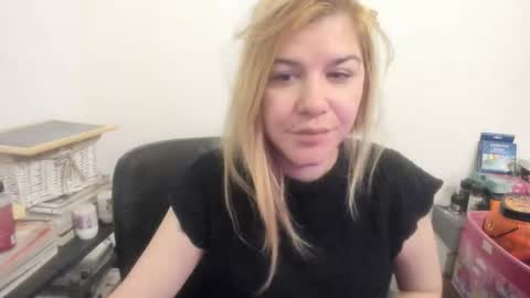 Snapshot of artsyandcraftsy_ chatting on 16, 3, 2026 MIA online show from 16, 3, 2026