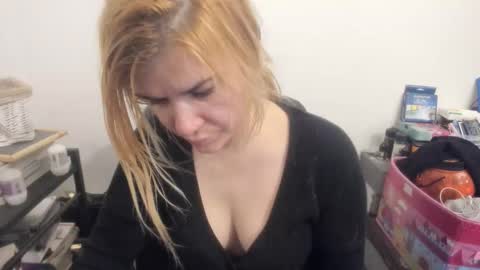 Snapshot of artsyandcraftsy_ chatting on 18, 3, 2026 MIA online show from 18, 3, 2026