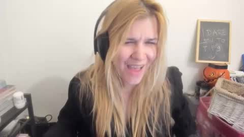 Snapshot of artsyandcraftsy_ chatting on 18, 3, 2026 MIA online show from 18, 3, 2026