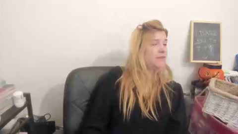 Snapshot of artsyandcraftsy_ chatting on 19, 3, 2026 MIA online show from 19, 3, 2026