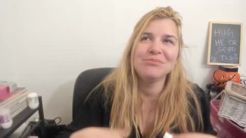 Snapshot of artsyandcraftsy_ chatting on 19, 3, 2026 MIA online show from 19, 3, 2026